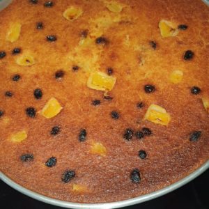 Boyo met rozijnen en stukjes ananas